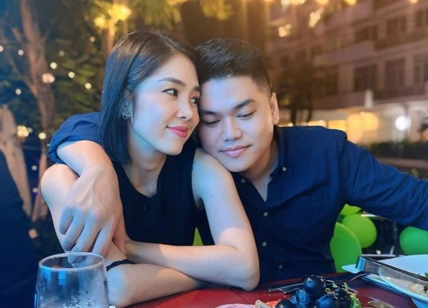 Lê Phương chia sẻ hình ảnh bên cạnh ông xã Trung Kiên, nói về điều đặc biệt sau 8 năm