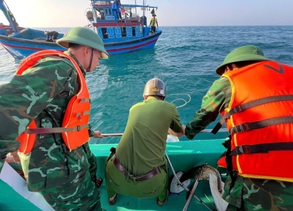 Phát hiện thi thể đang phân hủy trôi dạt trên biển Phú Yên