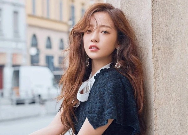 Hình ảnh gây phẫn nộ về cố ca sĩ Goo Hara khiến cả MXH phản đối