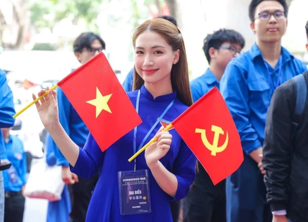 Đen Vâu, Hoà Minzy, Thanh Thuỷ và các nghệ sĩ tham dự Liên hoan hữu nghị nhân dân Việt Nam - Trung Quốc