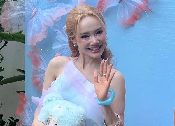 Nhã Phương phản ứng ra sao sau khi bị bóc loạt ảnh nhan sắc thật gây sốc?