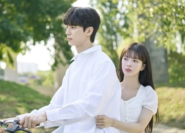 Phim ngôn tình mới chiếu đã bị chê "ngớ ngẩn nhất trần đời", netizen đòi góp tiền cho nam chính học lại diễn xuất