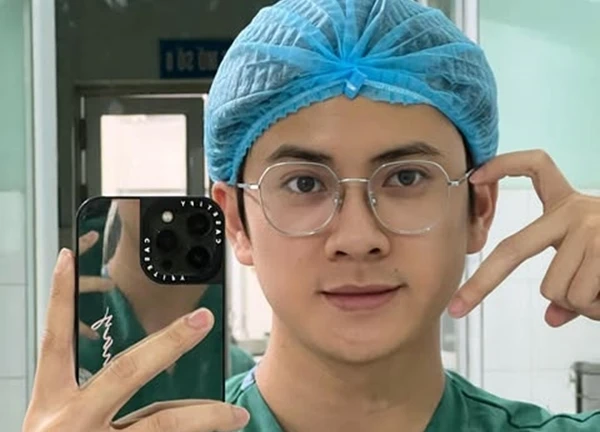 Chân dung bác sĩ Tuyên Quang khiến hội chị em thốt lên: "Không cần gây mê, em tự mê"