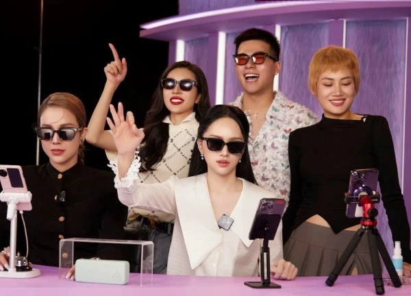 Đã đến thời nghệ sĩ lên livestream bán hàng còn chăm hơn lên sân khấu diễn!