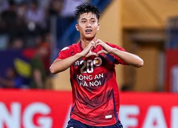 3 tuyển thủ Việt Nam tỏa sáng, HLV Kim Sang-sik bớt mối lo trước trận then chốt