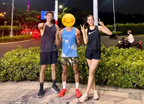 Bức ảnh làm lộ thái độ Tiểu Vy giữa lúc Quốc Anh bị tấn công vì drama "đẩy thuyền"