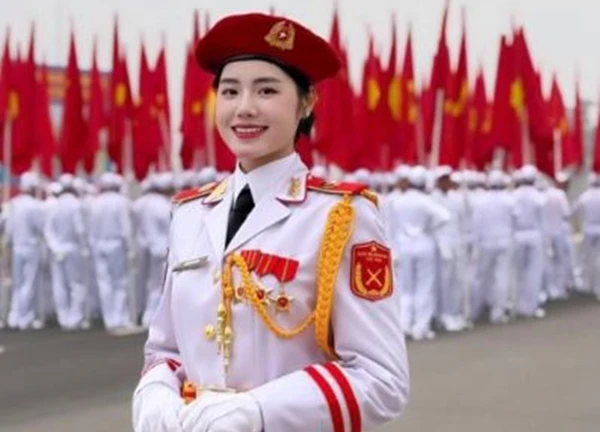Cô gái Bắc Giang nhan sắc gây sốt trong 'khối hoa hậu' diễu binh 30/4