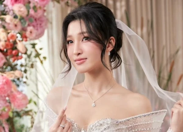 Lộ clip Á hậu Phương Nhi đón sinh nhật sang chảnh sau khi ở ẩn làm dâu nhà tỷ phú?