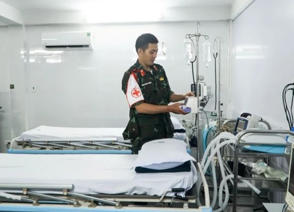 Hậu trường thầm lặng phục vụ đại lễ 30/4 của đội quân y đặc biệt