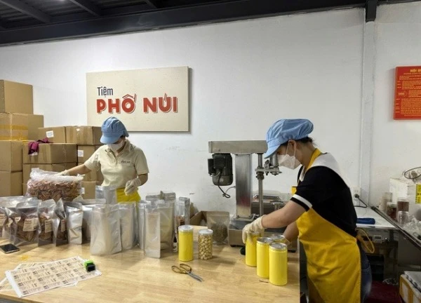 Kiểm tra an toàn thực phẩm tại Tiệm Phố Núi, phát hiện vi phạm nghiêm trọng