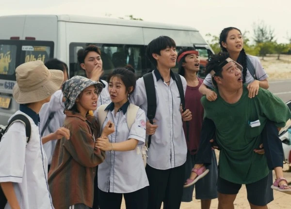 'Lật mặt 8' của Lý Hải vượt qua 'Thám tử Kiên' ngay ngày đầu công chiếu