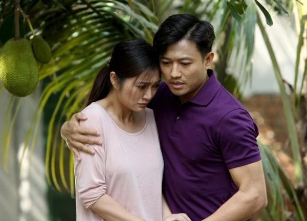 Nữ diễn viên nghẹn giọng nhắc về Quý Bình: "Đau lắm, không tin là anh đã rời đi"