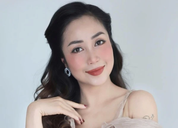 Ở showbiz Việt có một nữ nghệ sĩ đỗ thủ khoa hai ngành giờ làm mẹ 3 con kiêm nhiệm thêm giáo viên Yoga