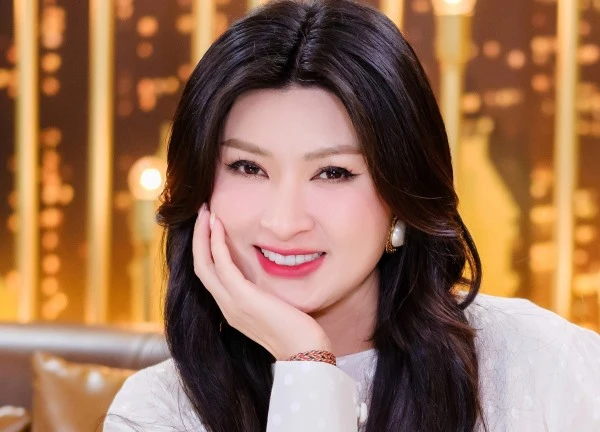 Ca sĩ Nguyễn Hồng Nhung đón tin vui ở tuổi 44
