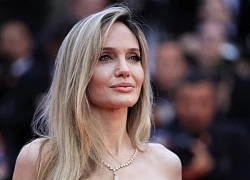 Angelina Jolie tâm sự về nỗi đau mất mẹ
