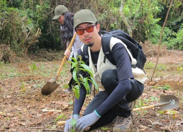 Đen Vâu, Hà Anh Tuấn trồng cây tái sinh rừng ở Ninh Bình