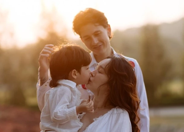 Đi đẻ mà hút gần 20 triệu view, hot mom U40 nhan sắc "đỉnh nóc", đập tan định kiến bà bầu