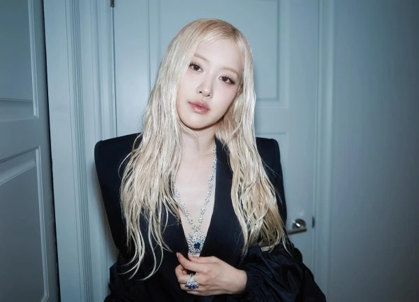 Bài đăng của Rosé (BLACKPINK) trước thềm Met Gala thành "bãi chiến trường", fan tổng tấn công đưa ra yêu cầu cực gắt!