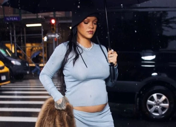 Hot nhất Met Gala: Rihanna công bố bụng bầu con thứ 3 giữa đường bước tới "Oscar thời trang"!