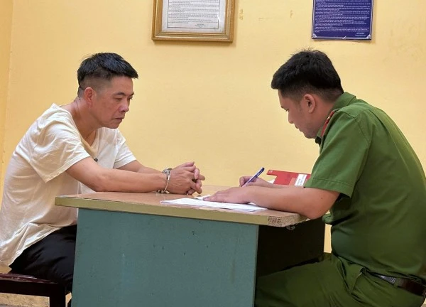 Khởi tố Chủ tịch xã ở Hà Nội cùng 2 thuộc cấp về tội nhận hối lộ