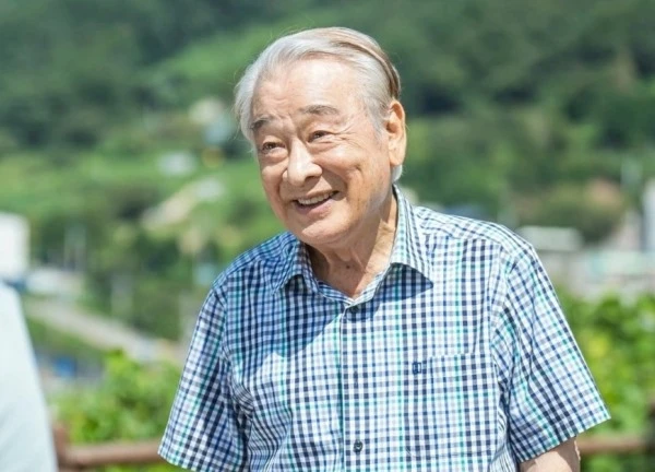 Sức khoẻ của "Ông nội quốc dân" Hàn Quốc Lee Soon Jae đột ngột suy giảm