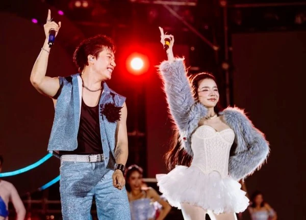 Ca sĩ Anh Tú nói thẳng trước hàng nghìn khán giả: "Anh cung thich Lyly"