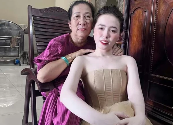 Gả chồng cho con dâu cũ, người mẹ ở TPHCM khóc nức nở tại đám cưới