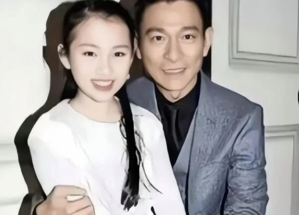 Ái nữ đắt giá nhất showbiz, được nam thần hạng A chi 1665 tỷ để nâng niu