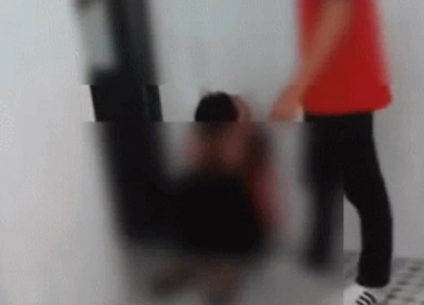 Clip nam sinh lớp 8 bị bạn đánh gãy 3 xương sườn: Hé lộ nguyên nhân gây phẫn nộ