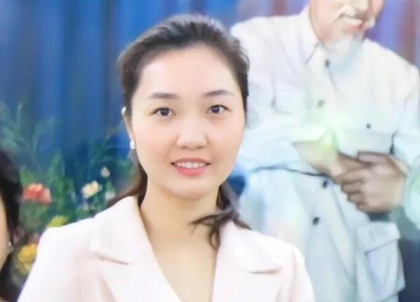 Ngoại hình của em gái Cường Đô La ở hiện tại gây chú ý