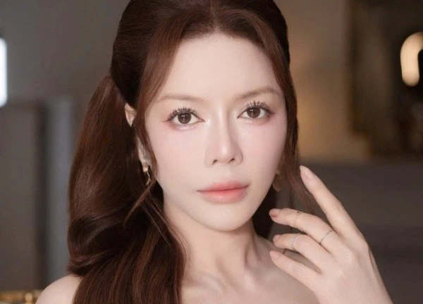 Sự thật màn bắt hoa cưới tại hôn lễ Hồ Quỳnh Hương: Lộ clip "cơ cấu", một người đẹp hint chuẩn bị lên xe hoa?
