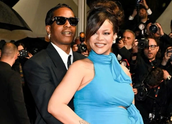 Rihanna bế bụng bầu lên thảm đỏ Liên hoan phim Cannes 2025