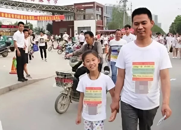 Thiên tài 10 tuổi đỗ đại học, 3 năm sau ra trường cuộc đời chán đến phát ngán: Khi tuổi thơ bị lấy mất bởi hai chữ "thành công"