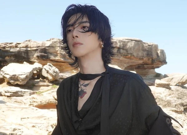 1 nam ca sĩ hàng đầu lộ hình ảnh tình một đêm, chi tiền triệu vẫn không thể khiến đối phương im lặng