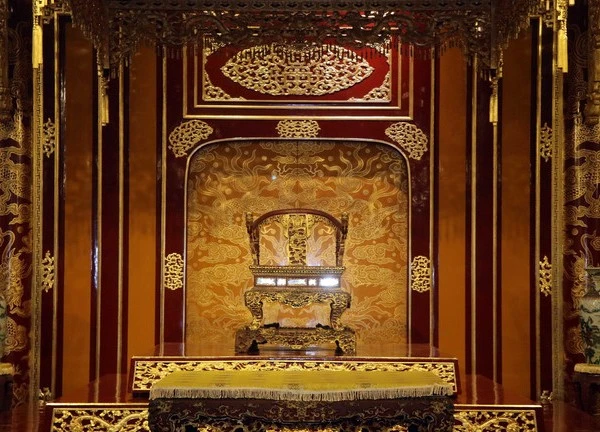 Điều tra đối tượng phá hoại ngai vàng trong Đại Nội Huế