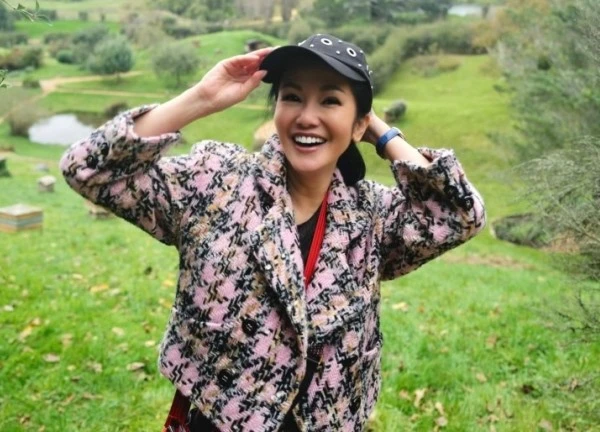 Diva Hồng Nhung rạng rỡ sau điều trị ung thư