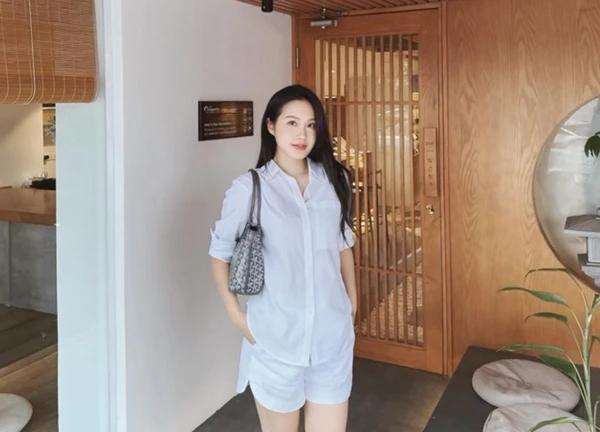 Doãn Hải My khoe chân dài, visual "bạch nguyệt quang", nhưng spotlight thuộc về "đôi giày thị phi" khiến Văn Hậu bị đồn sa sút