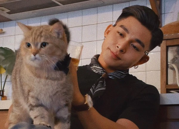 Nam nghệ sĩ đang nổi đình đám, ở căn hộ cực chill quận Bình Thạnh, thừa nhận không ngoan khi yêu