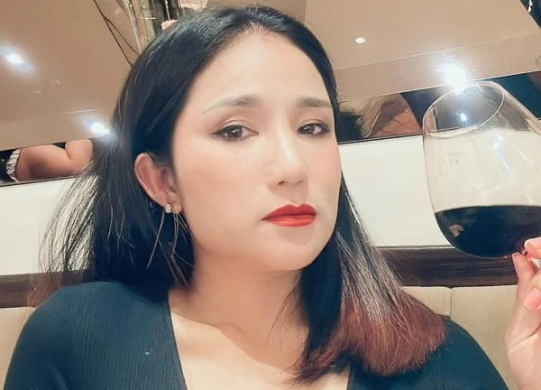 Nữ NSƯT sở hữu nhà từ Việt Nam sang Úc, U50 gợi cảm, trải qua nhiều mối tình với trai trẻ