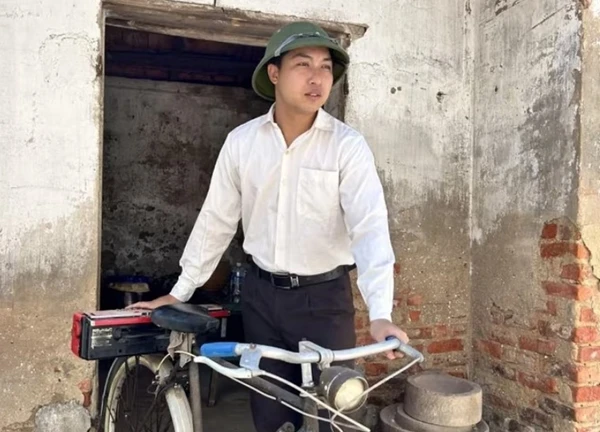 Chàng trai Hải Phòng tái hiện cơm bếp củi, đĩa tráng men, người xem rơi nước mắt