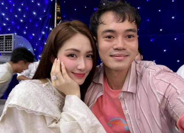 Mối quan hệ giữa Hòa Minzy và cầu thủ Văn Toàn