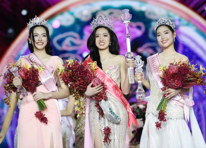 Á hậu gốc Hà Nội "dạ thưa" giọng Huế khiến khán giả vỗ tay rào rào