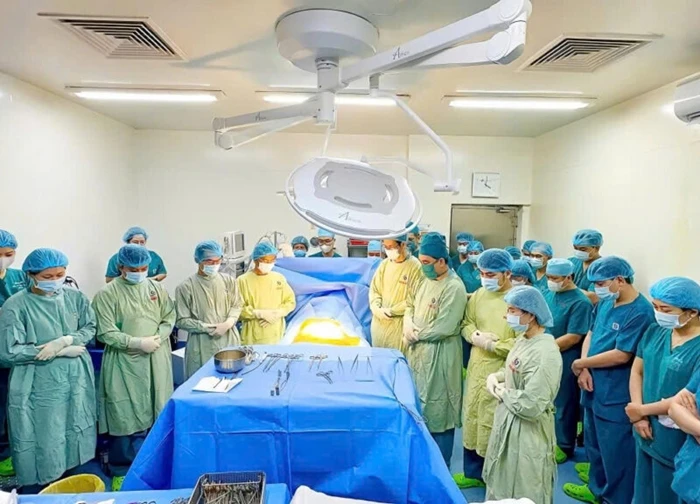 Gia đình ngậm ngùi tiễn biệt người phụ nữ qua đời vì TNGT: Trắng đêm "hồi sinh" 3 sự sống từ tim và 2 thận của người hiến chết não