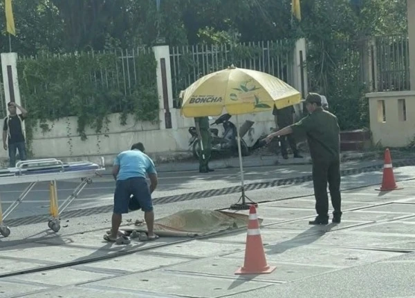 Nữ nhân viên đường sắt bị xe tải đâm tử nạn khi đang làm việc