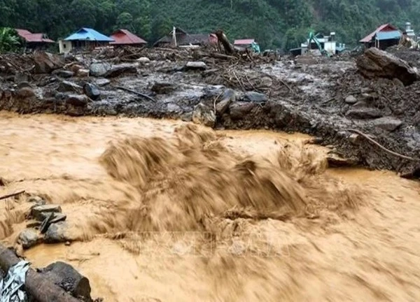 Cảnh báo lũ quét, sạt lở đất do mưa lớn tại 13 tỉnh Trung Bộ và Tây Nguyên