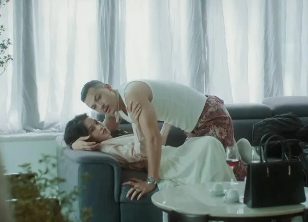 Mặt trời lạnh - Tập 4: Bị hôn thê bắt tại trận 'tòm tem' nữ thư ký, thiếu gia ứng biến khôn khéo