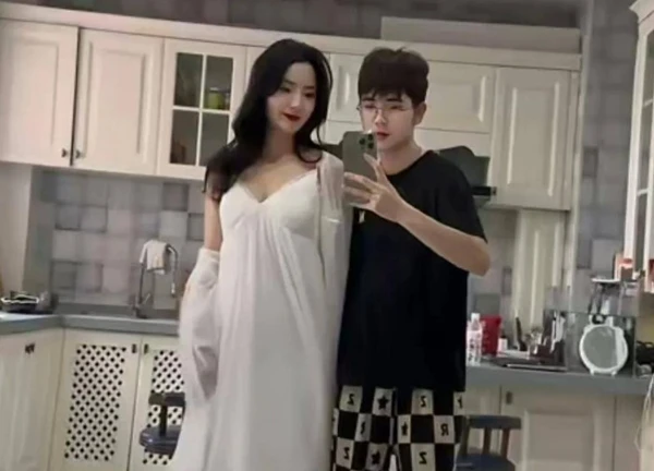 Chàng trai 10X trúng sét ái tình "bà dì" hơn mình 15 tuổi, cưới về mới biết sướng như trúng số