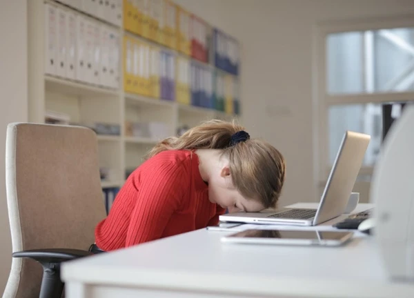 Chồng ngoại tình với thứ 'không xương không thịt' nhưng biết nói lời ngọt ngào