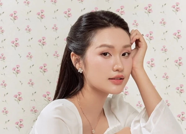 Doãn Hải My bị chê xuống sắc liền tung luôn ảnh cam thường khoe body nuột nà, chân dài thẳng thắp khiến "anti" câm nín