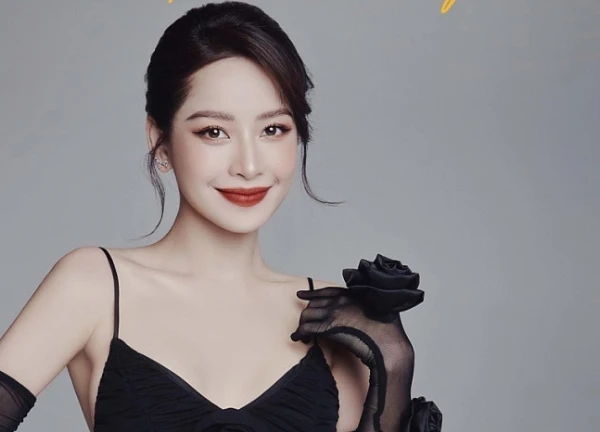 Chi Pu makes a spectacular breakthrough, singing a "disaster" live to the "darling" of China